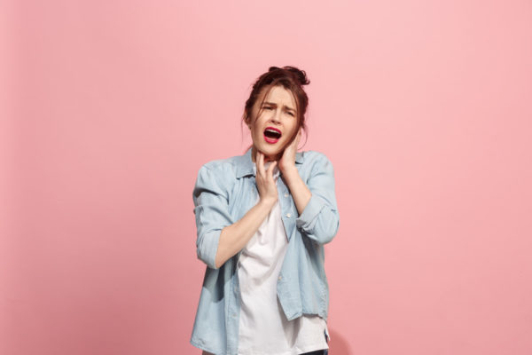 woman with tinnitus